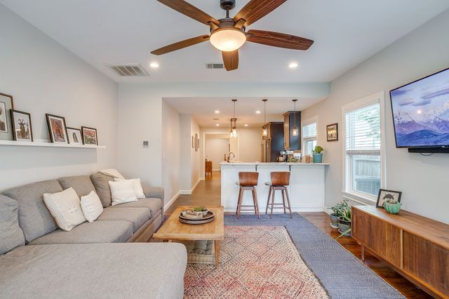 4516 Calmont Avenue, Fort Worth, TX 76107