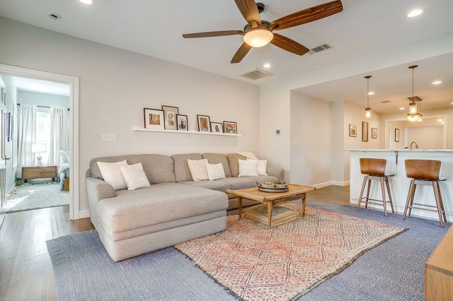 4516 Calmont Avenue, Fort Worth, TX 76107