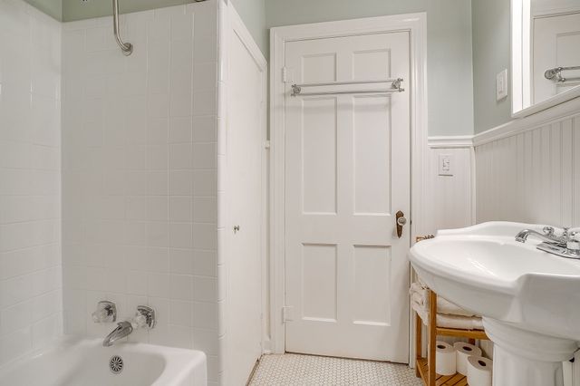 4516 Calmont Avenue, Fort Worth, TX 76107