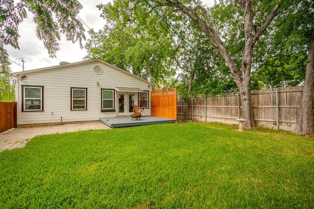 4516 Calmont Avenue, Fort Worth, TX 76107