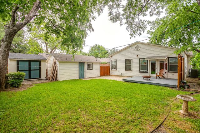 4516 Calmont Avenue, Fort Worth, TX 76107