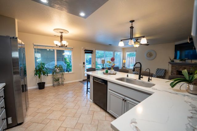 2187 Fountain Square Ave, Manteca, CA 95337