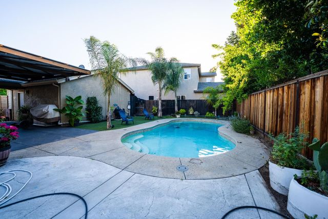 2187 Fountain Square Ave, Manteca, CA 95337