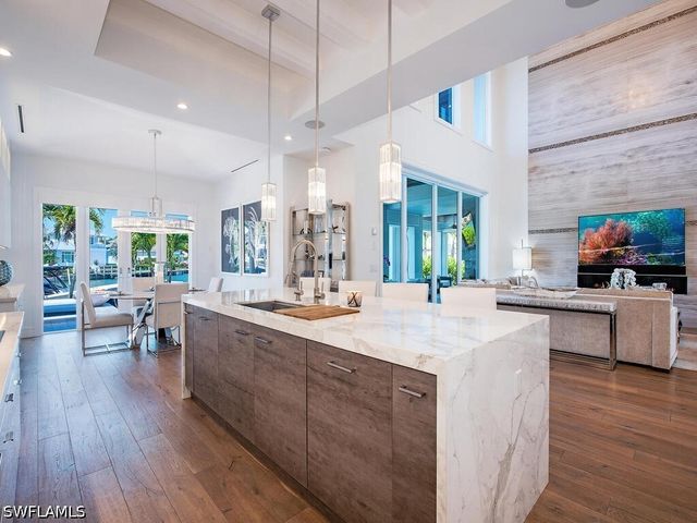 3801 CRAYTON RD, Naples, FL 34103