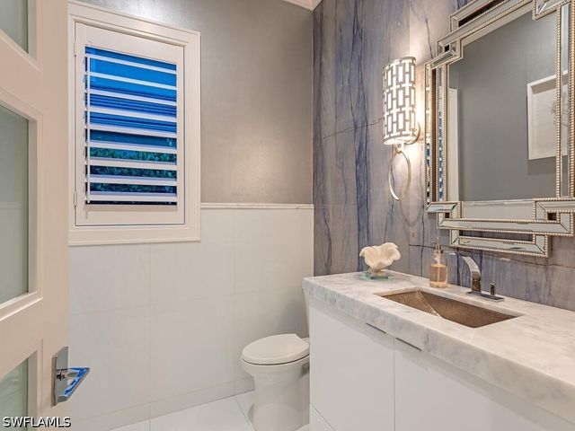 3801 CRAYTON RD, Naples, FL 34103