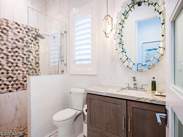3801 CRAYTON RD, Naples, FL 34103