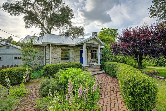 545 Old Airport Rd, Auburn, CA 95603