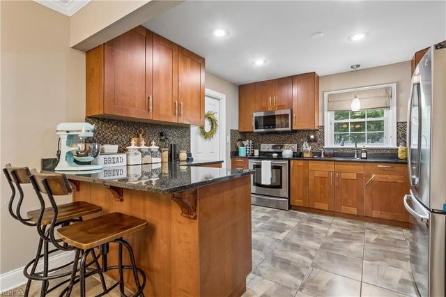 442 Winterhaven DR, Newport News, VA 23606