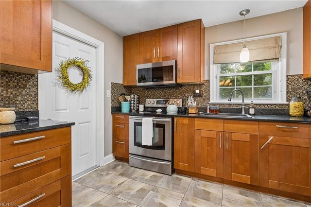 442 Winterhaven DR, Newport News, VA 23606