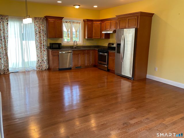 38 Glastonbury Avenue, Rocky Hill, CT 06067