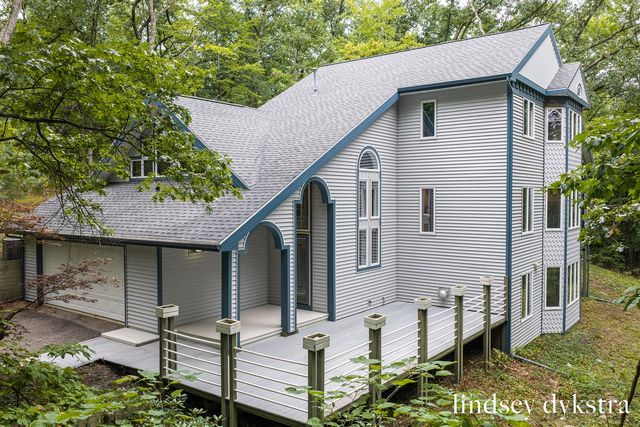 6803 Blue Ridge Drive, Belmont, MI 49306