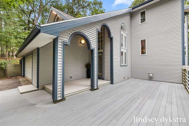 6803 Blue Ridge Drive, Belmont, MI 49306