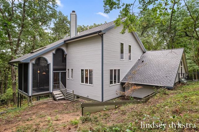 6803 Blue Ridge Drive, Belmont, MI 49306