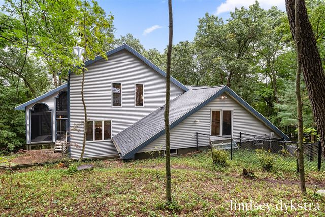 6803 Blue Ridge Drive, Belmont, MI 49306