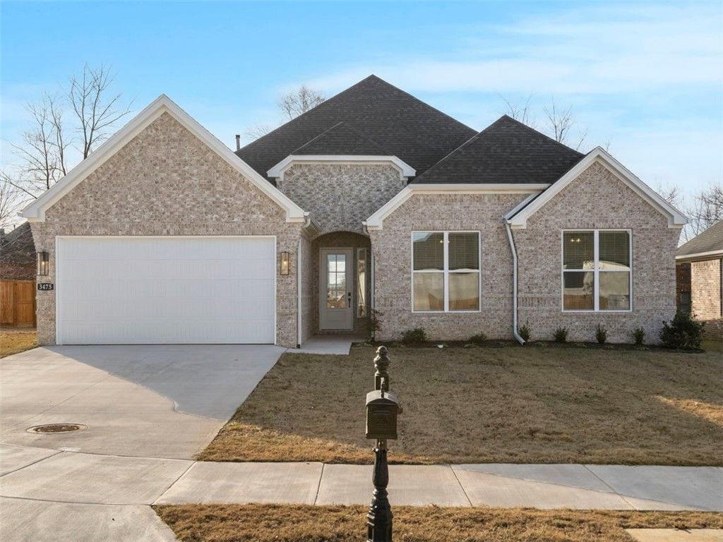 2846 N Grey Squirrel Drive, Fayetteville, AR 72704