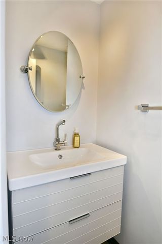 2141 North Road NE, Warren, OH 44483
