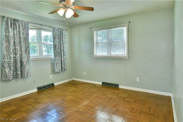 2141 North Road NE, Warren, OH 44483