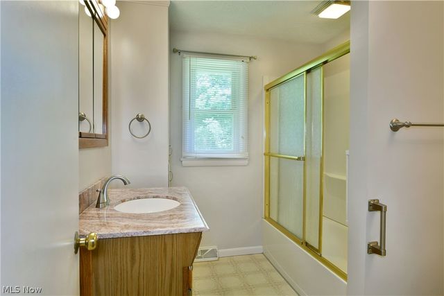 2141 North Road NE, Warren, OH 44483