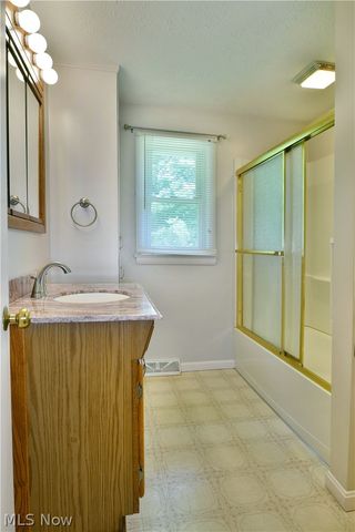 2141 North Road NE, Warren, OH 44483