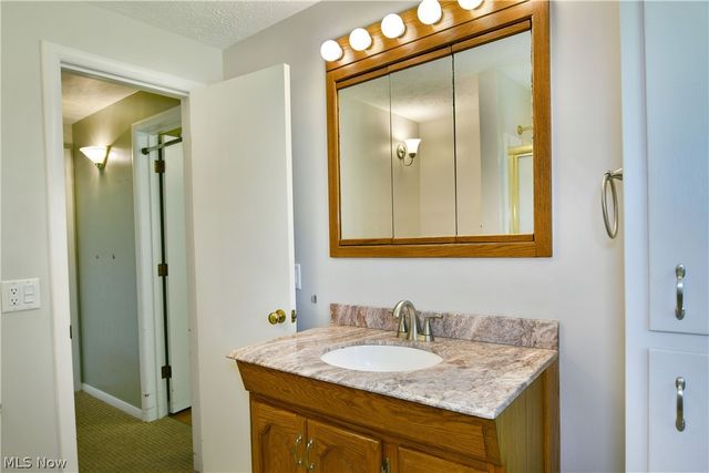 2141 North Road NE, Warren, OH 44483