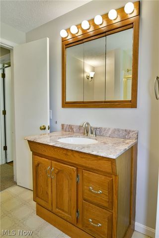 2141 North Road NE, Warren, OH 44483