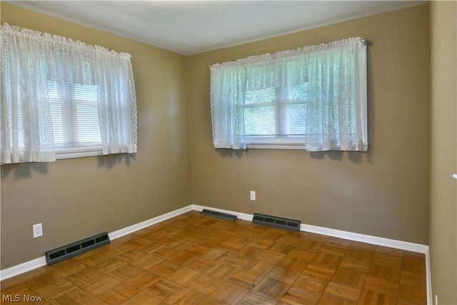 2141 North Road NE, Warren, OH 44483