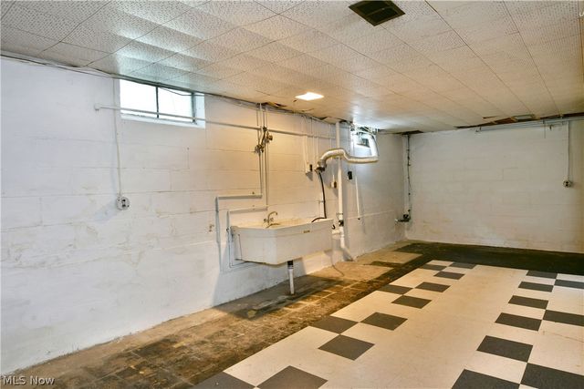 2141 North Road NE, Warren, OH 44483