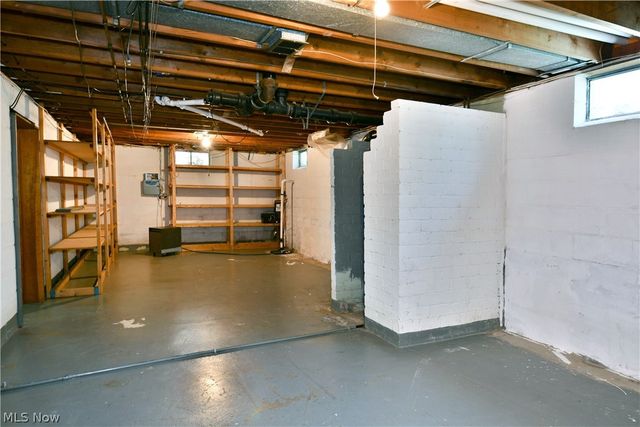 2141 North Road NE, Warren, OH 44483