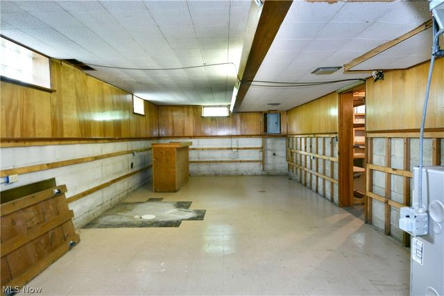2141 North Road NE, Warren, OH 44483