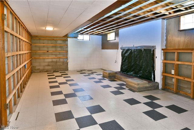 2141 North Road NE, Warren, OH 44483