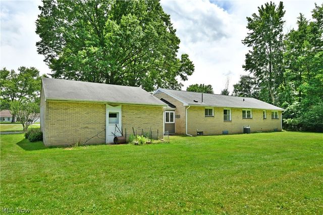 2141 North Road NE, Warren, OH 44483