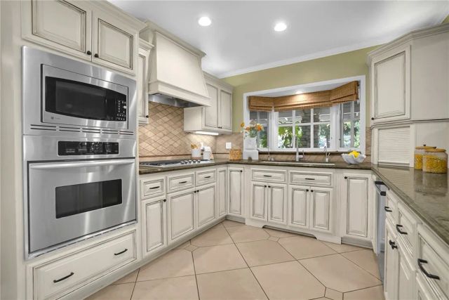 20537 E Covina Hills Rd, Covina, CA 91724