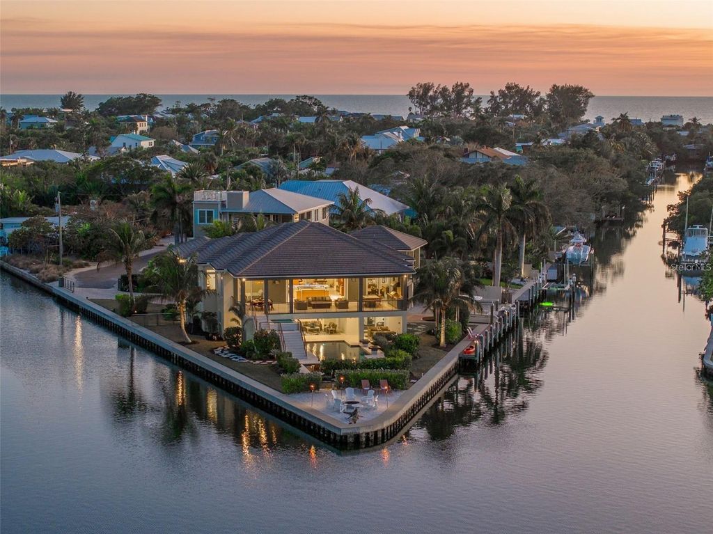 242 OAK AVENUE, ANNA MARIA, FL 34216 — exterior