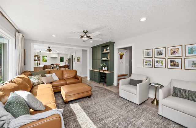 1955 NW 144th Street, Clive, IA 50325