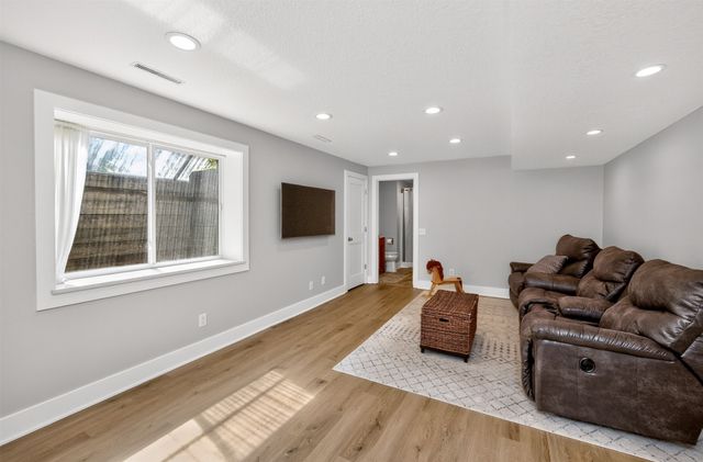 1955 NW 144th Street, Clive, IA 50325