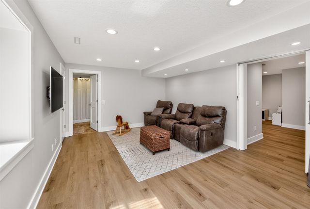 1955 NW 144th Street, Clive, IA 50325