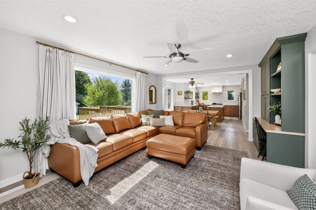 1955 NW 144th Street, Clive, IA 50325