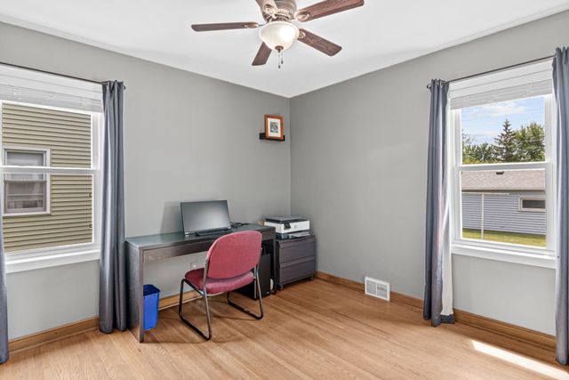 1692 Iowa Avenue E, Saint Paul, MN 55106