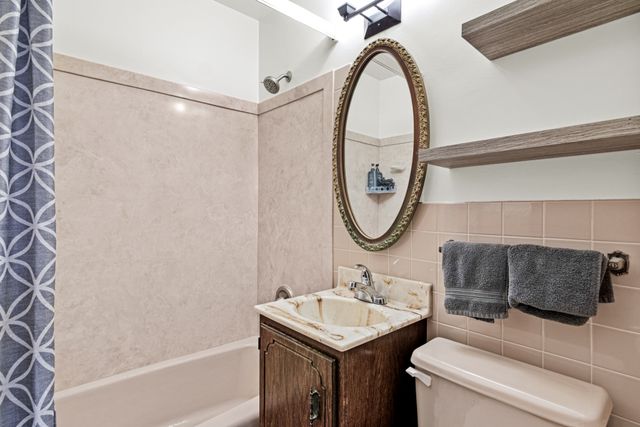 1692 Iowa Avenue E, Saint Paul, MN 55106