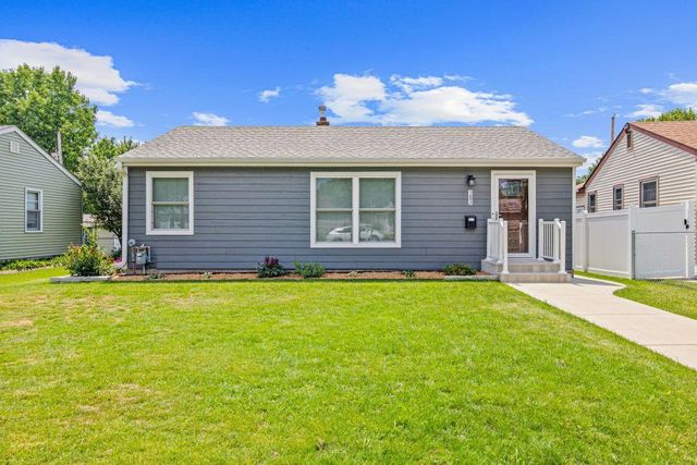 1692 Iowa Avenue E, Saint Paul, MN 55106
