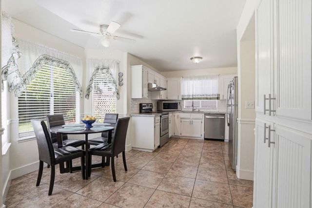 3227 Dewey, Fresno, CA 93722