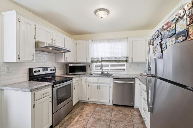 3227 Dewey, Fresno, CA 93722