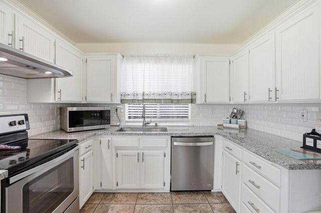 3227 Dewey, Fresno, CA 93722