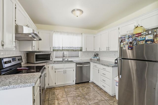 3227 Dewey, Fresno, CA 93722