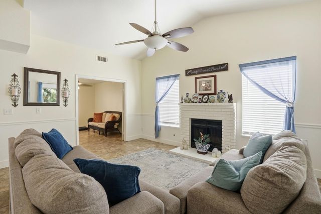 3227 Dewey, Fresno, CA 93722