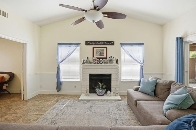 3227 Dewey, Fresno, CA 93722