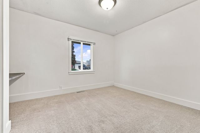 303 N Neely Street, Prairie City, IA 50228