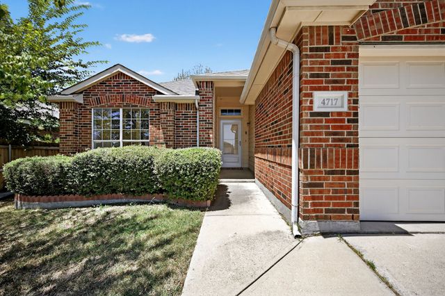 4717 Barnhill Lane, Fort Worth, TX 76135