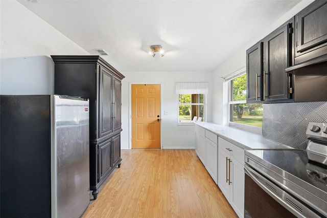 218 S EAST STREET, Leesburg, FL 34748