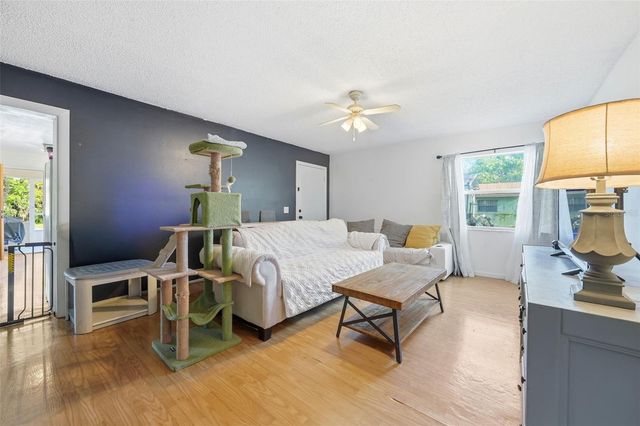 218 S EAST STREET, Leesburg, FL 34748